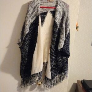 Do Everything in Love Anthropologie black and white poncho shawl with tassels